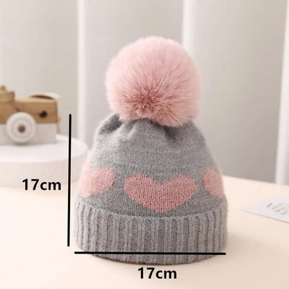 Gebreide Baby Muts Met Hartjes En Pompon - KidsKorner