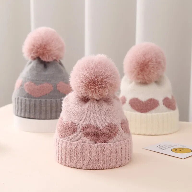 Gebreide Baby Muts Met Hartjes En Pompon - KidsKorner